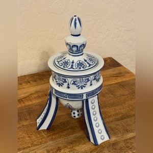 Vintage Bombay Co. blue and white, three footed temple jar, ginger jar.